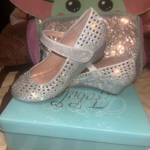 Girls Size 1 Silver Dress Shoe